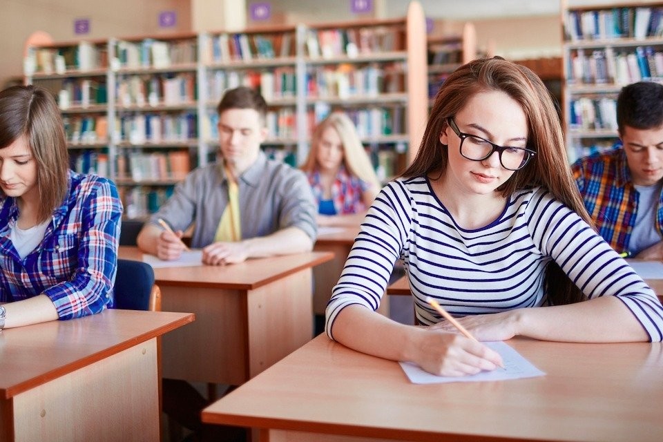 阿德莱德大学工程，计算机与数学学院挂科率高吗？