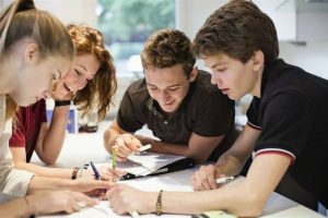 澳洲本科经济学挂科辅导：澳洲留学考试挂科，