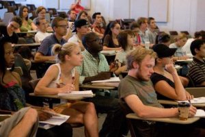 澳洲大学本科预科经济学补习