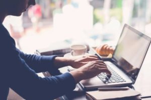 Essay写手是如何完成一篇Essay的？