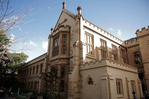 澳洲大学Economics辅导——经济学就业前景分析