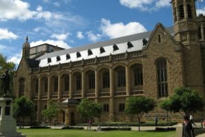 澳洲本科Economics专业辅导+院校推荐