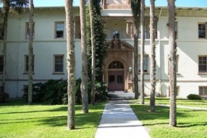 史丹森大学论文补习辅导