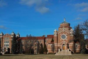 蒙冬娜大学论文补习辅导