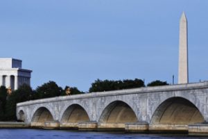 波托马克大学论文补习辅导