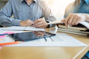 论文写作要怎么避免抄袭呢?